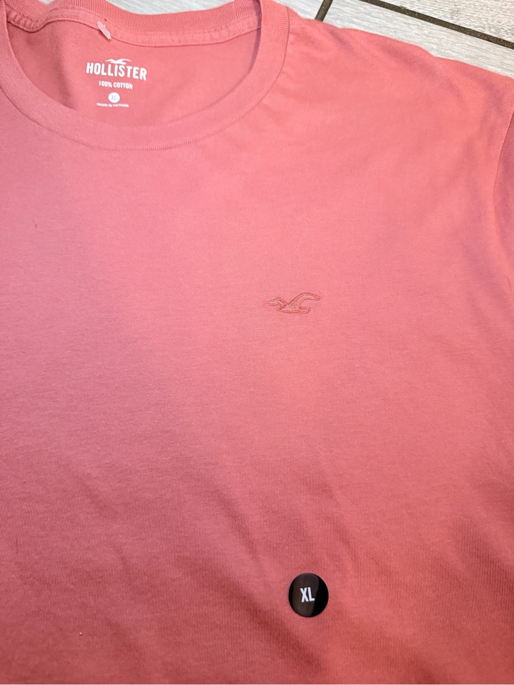 Hollister Men’s Short-Sleeve Crew T-Shirt — Coral Pink - Picture 3 of 4
